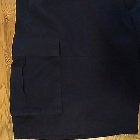 Club Room Men's Navy Blue Cargo Shorts. Size 38W - Picture 2 of 5